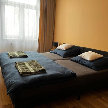 Komfortowy Apartament W Centrum Jaworzno Kültér fotó